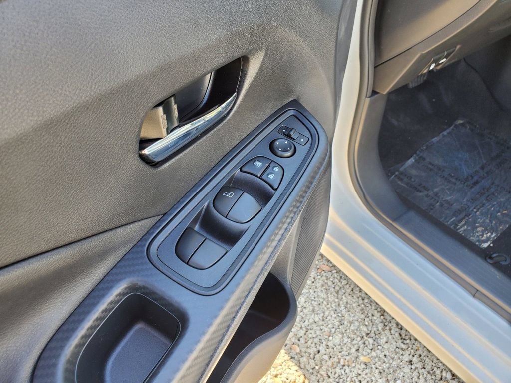 New 2025 Nissan Versa SV w/ Trunk Package FWD image 15