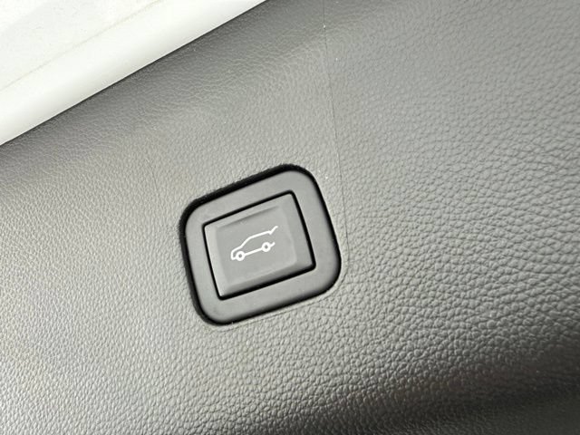 Used 2023 Buick Enclave Essence w/ Experience Buick Package FWD image 8