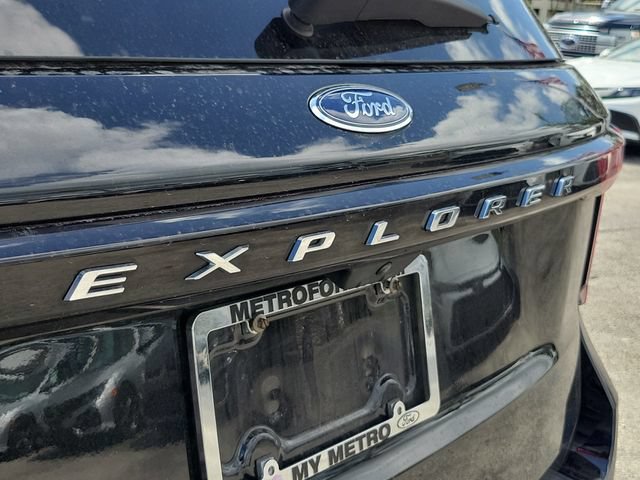 Certified 2025 Ford Explorer Active w/ Active Comfort Package RWD image 6