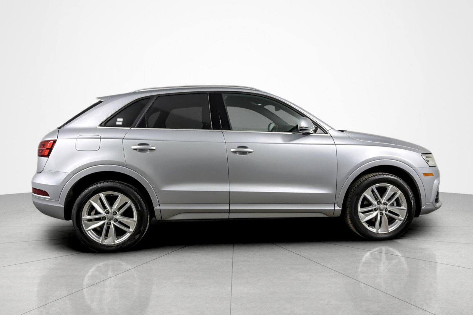 Used 2016 Audi Q3 2.0T Premium Plus w/ Technology Package AWD/4WD image 6