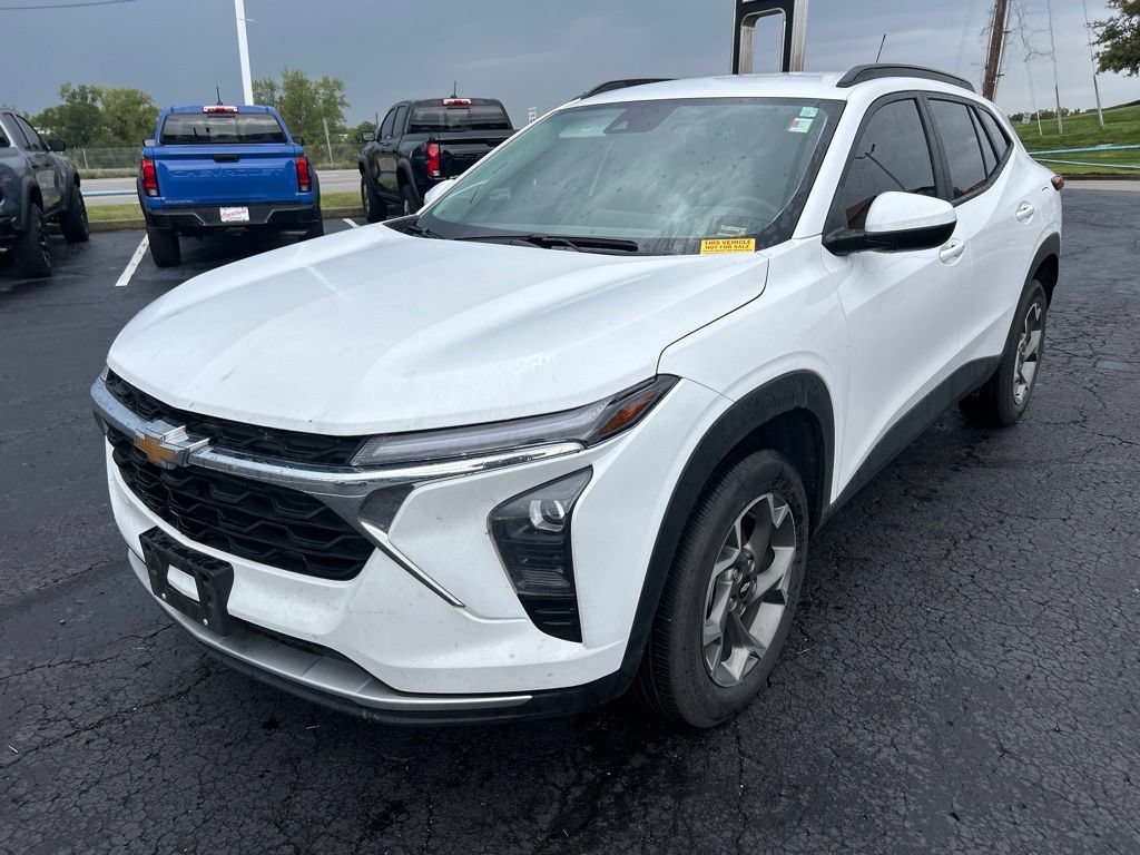 Used 2025 Chevrolet Trax LT w/ Driver Confidence Package FWD image 7