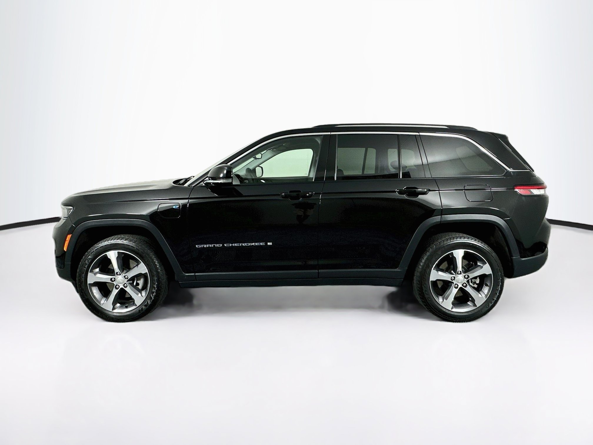 Used 2022 Jeep Grand Cherokee Limited 4xe AWD/4WD image 4