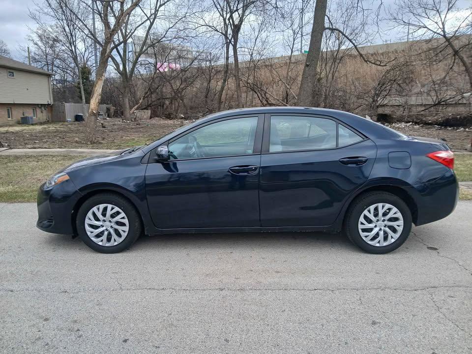 Used 2017 Toyota Corolla LE image 2