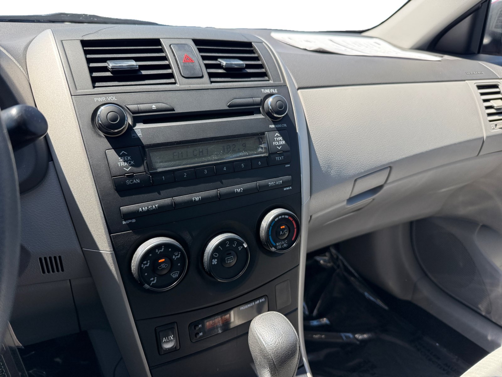 Used 2010 Toyota Corolla LE FWD image 12