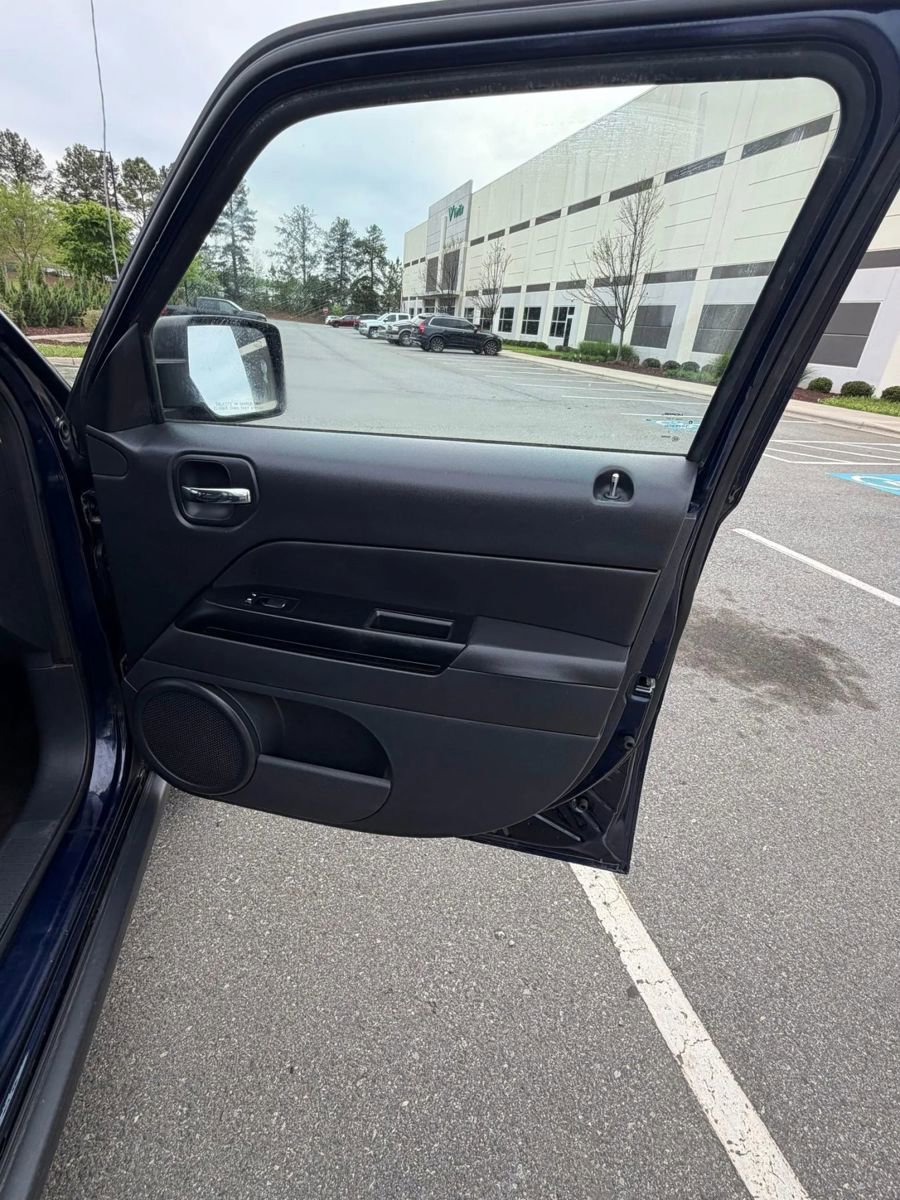 Used 2016 Jeep Patriot High Altitude image 16