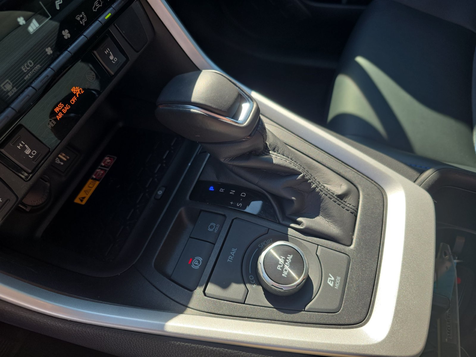 Used 2024 Toyota RAV4 XSE AWD/4WD image 22