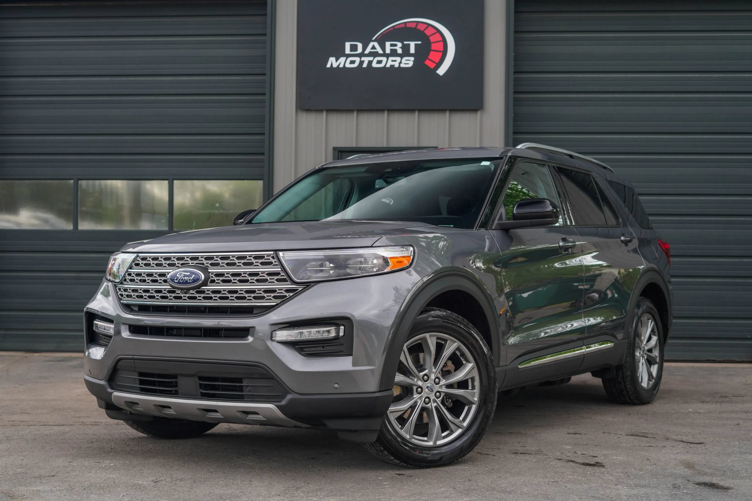 Used 2023 Ford Explorer Limited AWD/4WD image 1