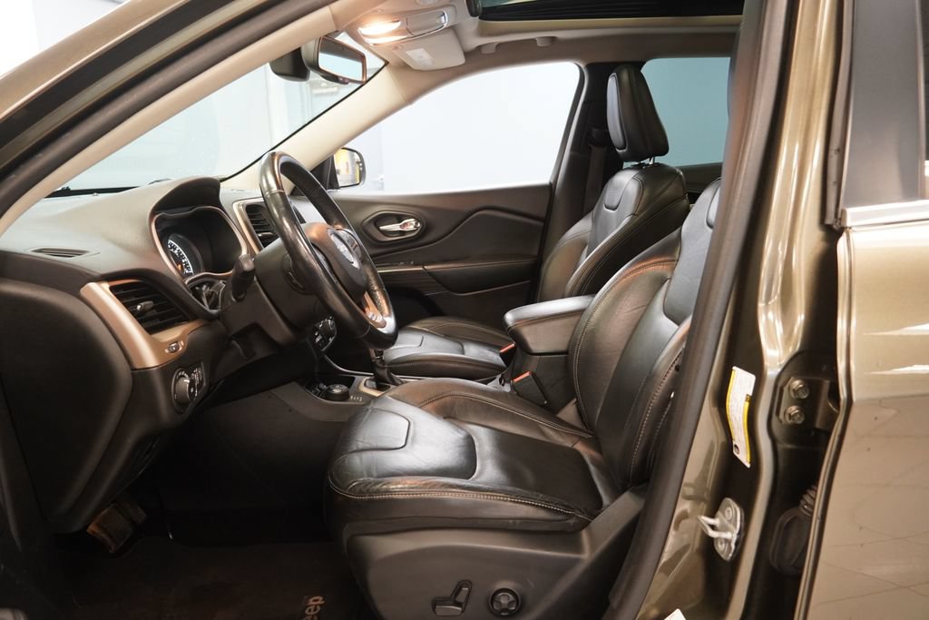 Used 2014 Jeep Cherokee Limited AWD/4WD image 5