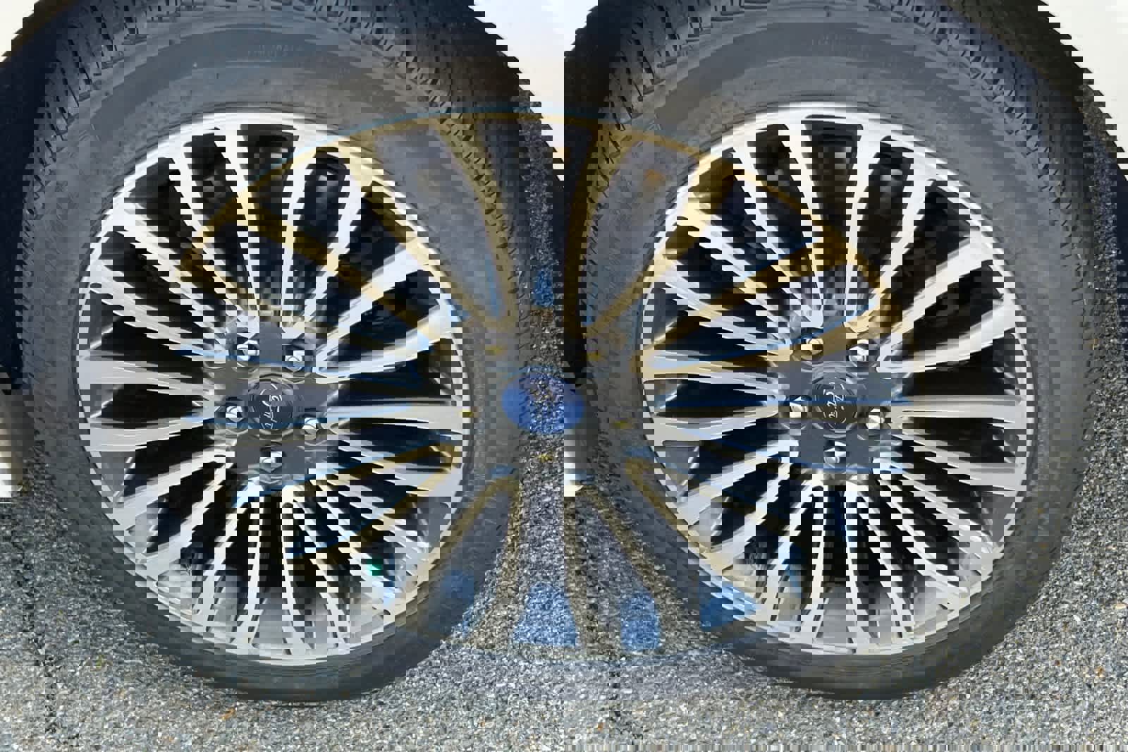 Used 2017 Ford Fusion SE w/ Fusion SE Technology Package image 17