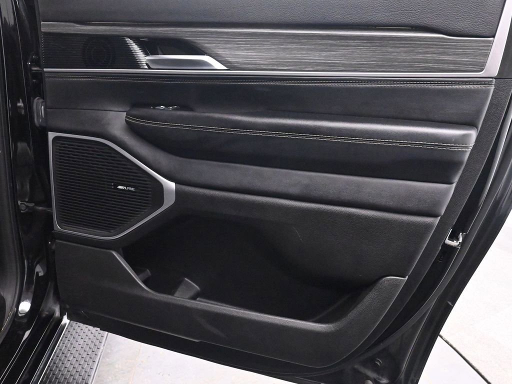 Used 2024 Jeep Wagoneer L Series II w/ Flexible Seating Group image 17