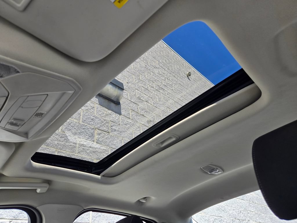 Used 2017 Ford Focus SEL FWD image 31