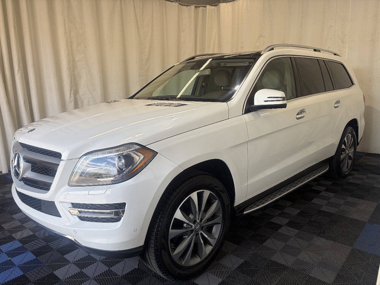 Used 2016 Mercedes-Benz GL 450 4MATIC image 2