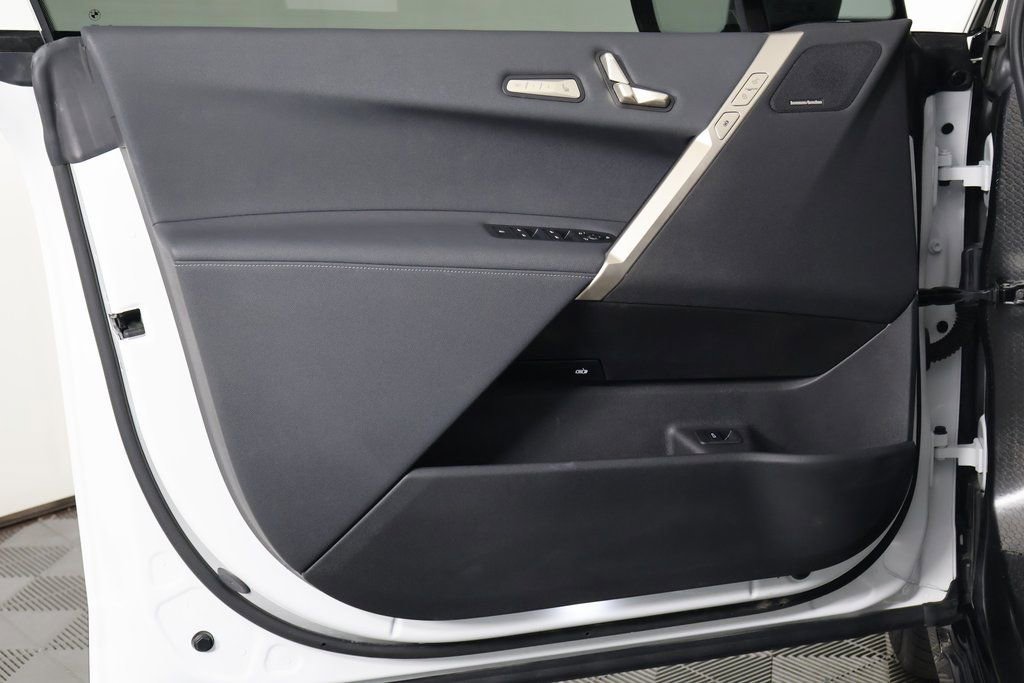 Used 2024 BMW iX xDrive50 w/ Sport Package image 12