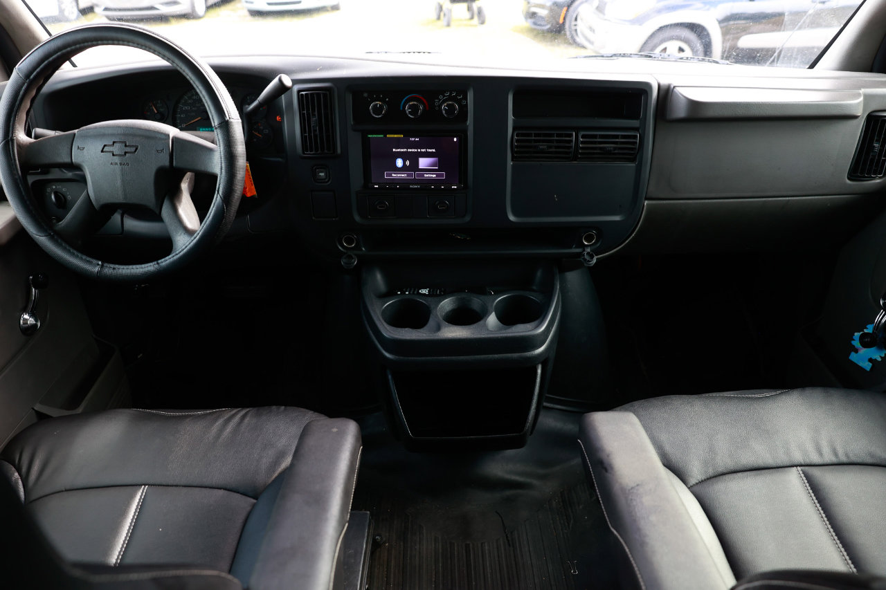 Used 2004 Chevrolet Express 3500 image 2