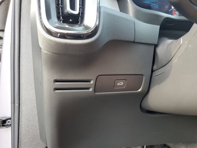 Used 2026 Volvo XC40 B5 Plus AWD/4WD image 28