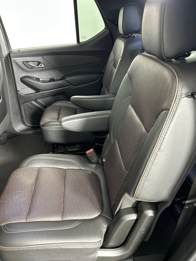 Used 2023 Chevrolet Traverse High Country FWD image 17