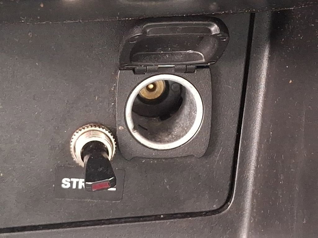Used 2020 Chevrolet Colorado LT w/ Safety Package RWD image 24