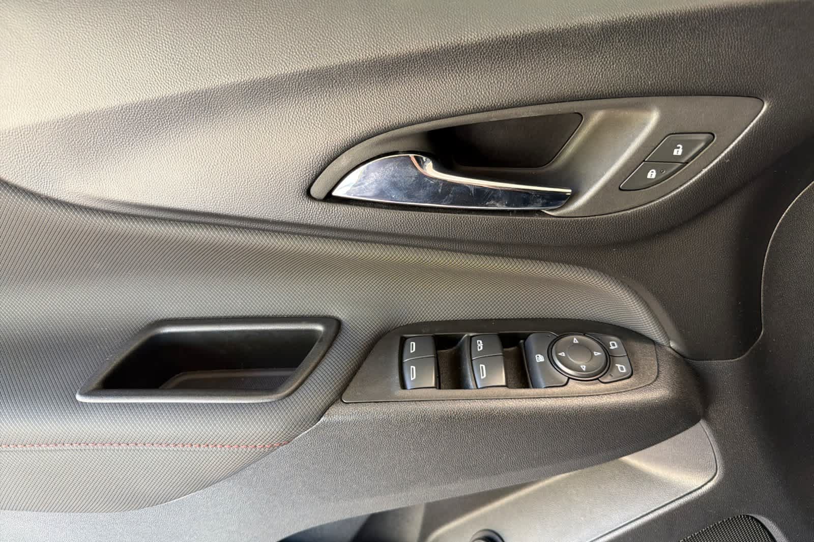 Used 2022 Chevrolet Equinox RS w/ Infotainment Package FWD image 12
