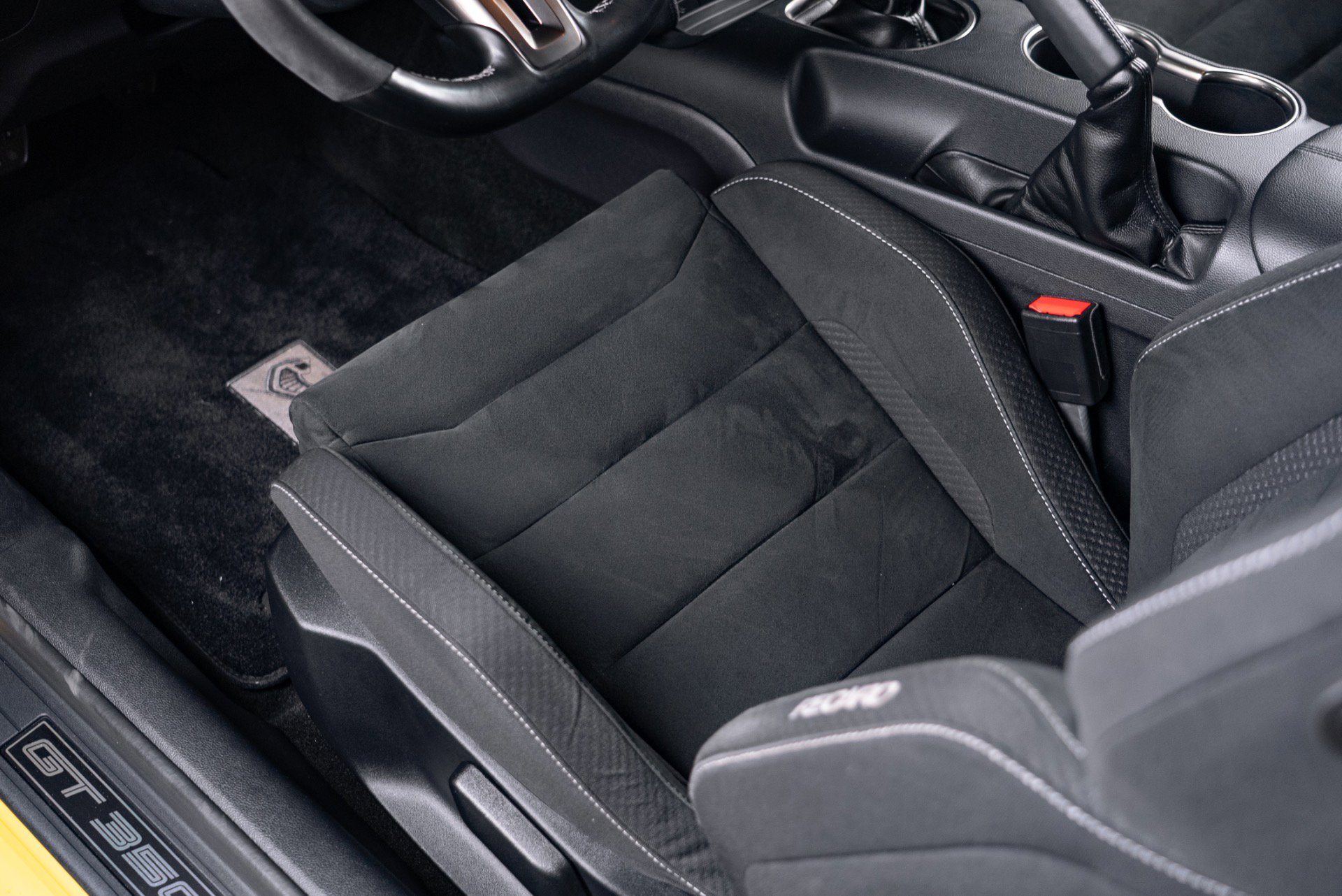 Used 2016 Ford Mustang Shelby GT350 w/ Track Package image 52