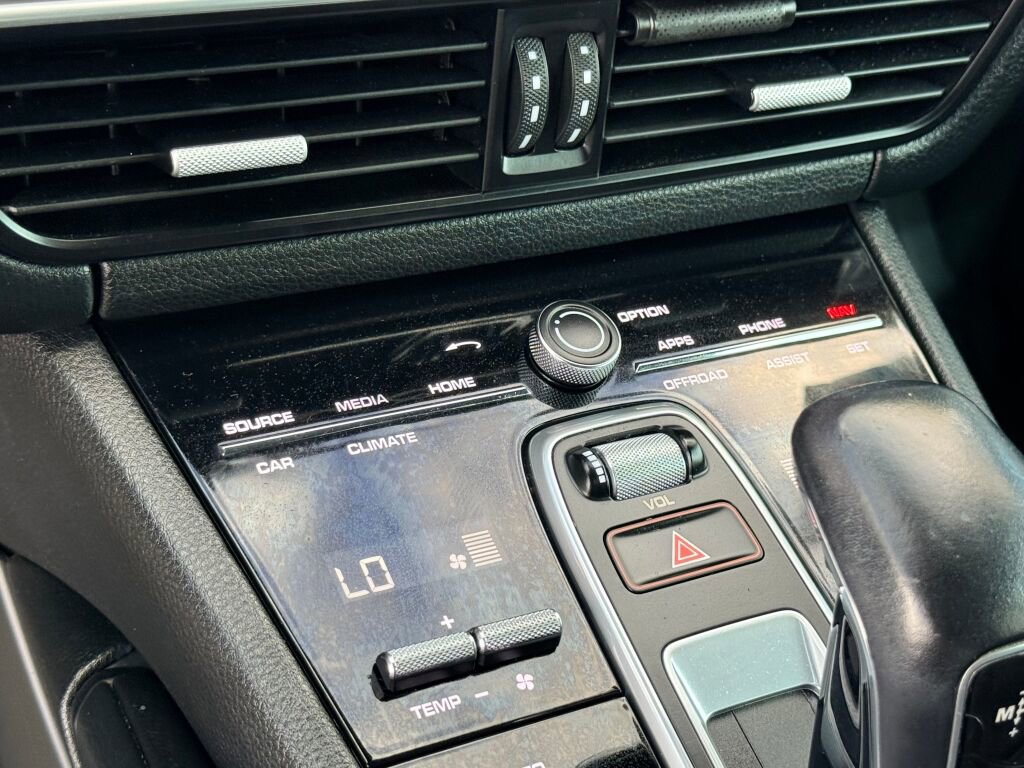 Used 2020 Porsche Cayenne image 24