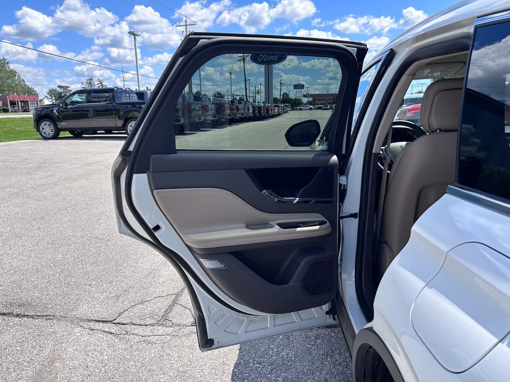 Used 2020 Lincoln Corsair AWD w/ Equipment Group 101A image 15