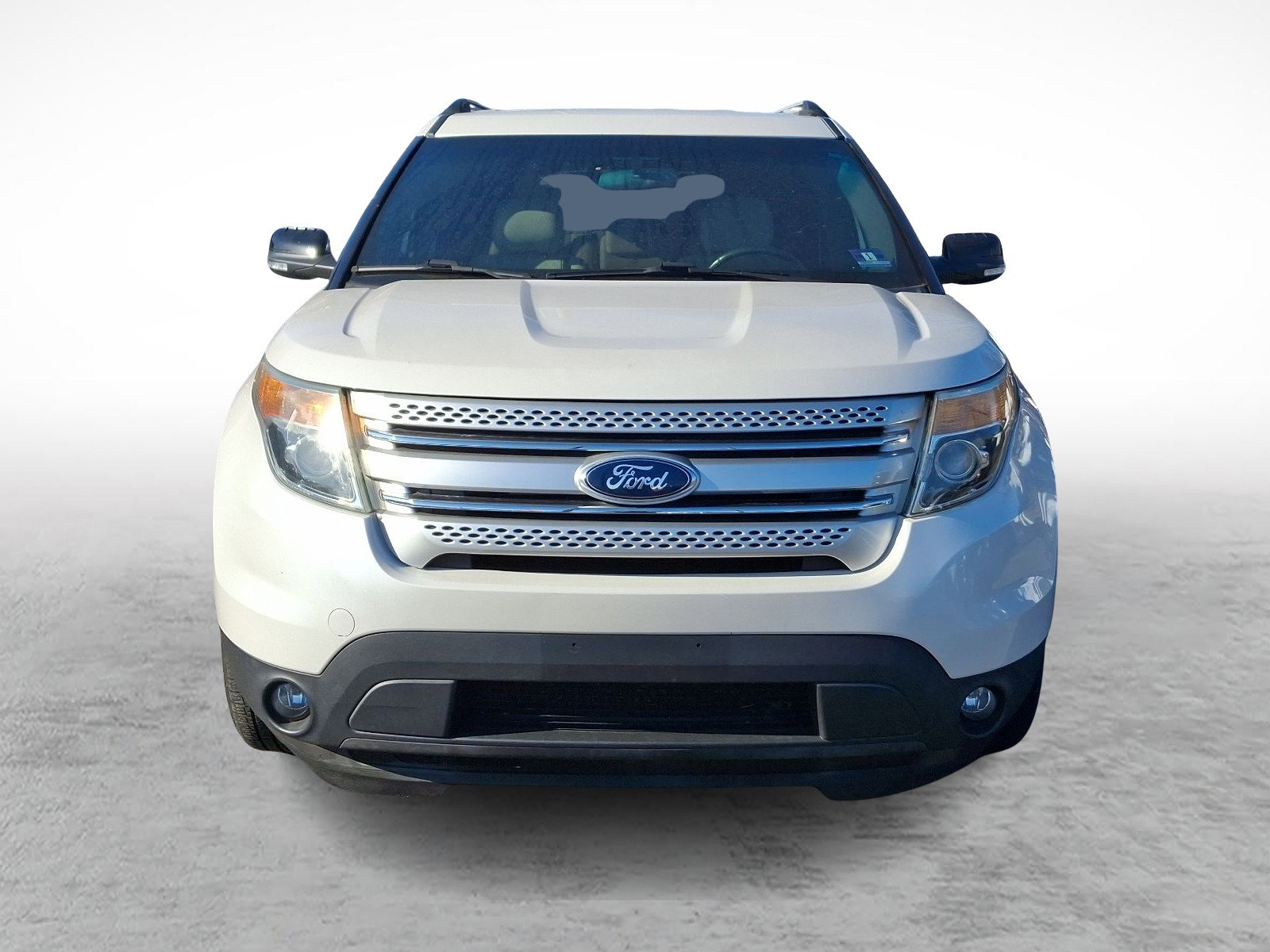 Used 2015 Ford Explorer XLT image 2