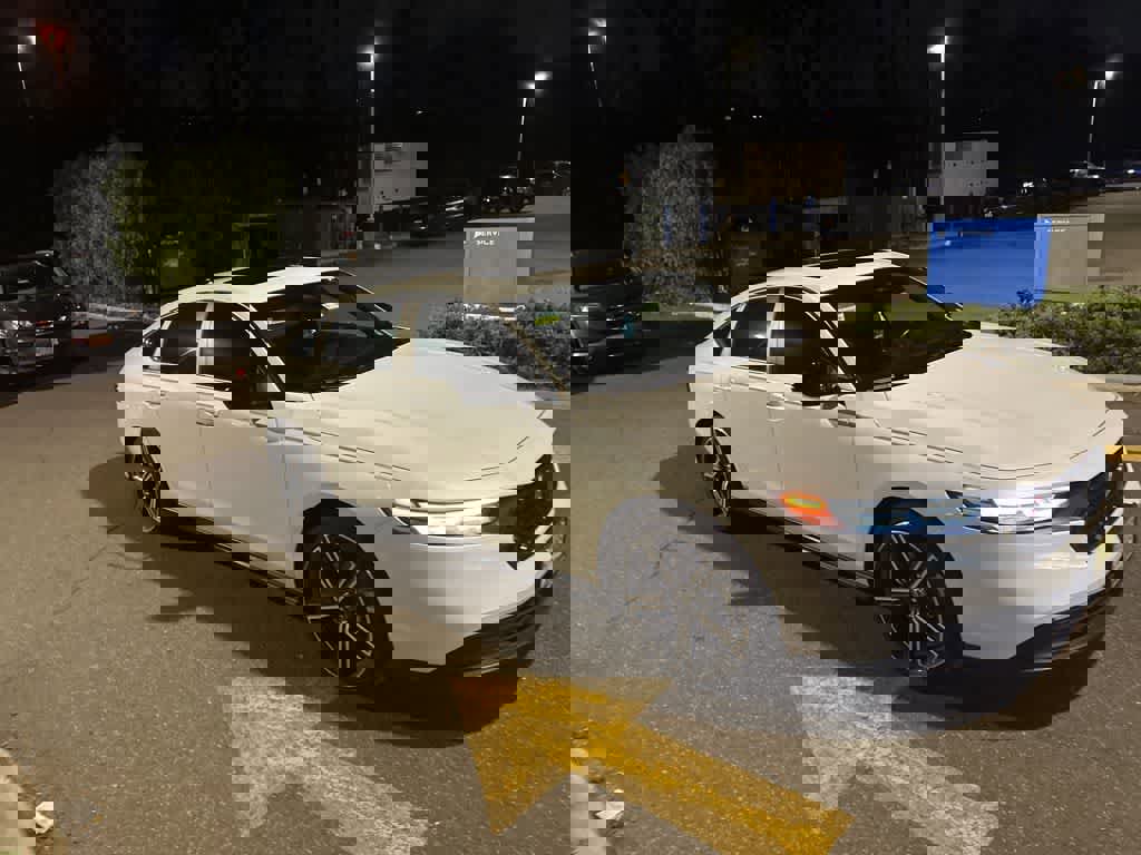 Used 2025 Honda Accord Sport image 7