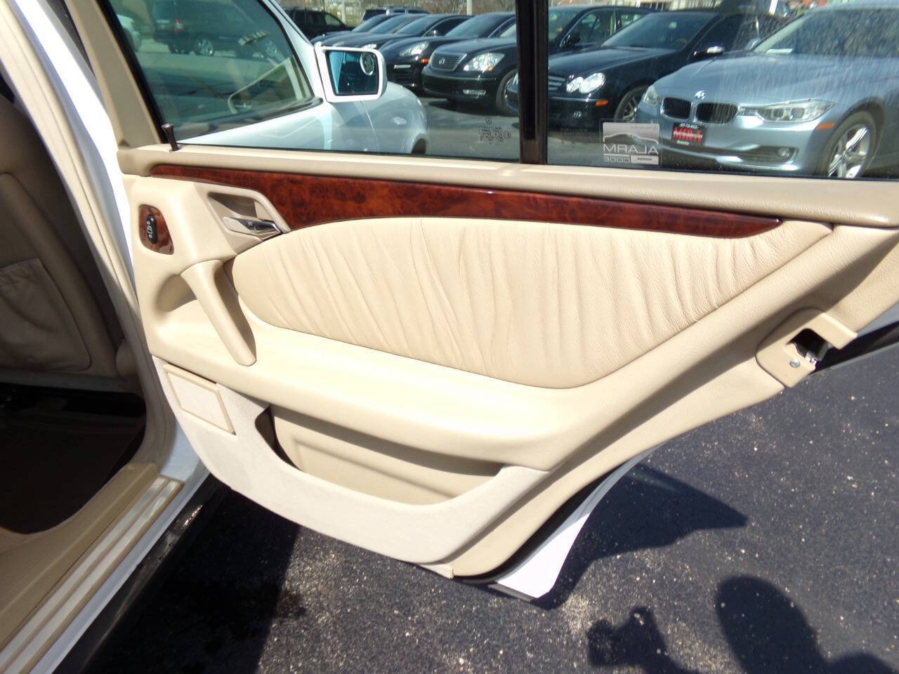 Used 1999 Mercedes-Benz E 320 Sedan w/ X2 Opt Pkg image 22