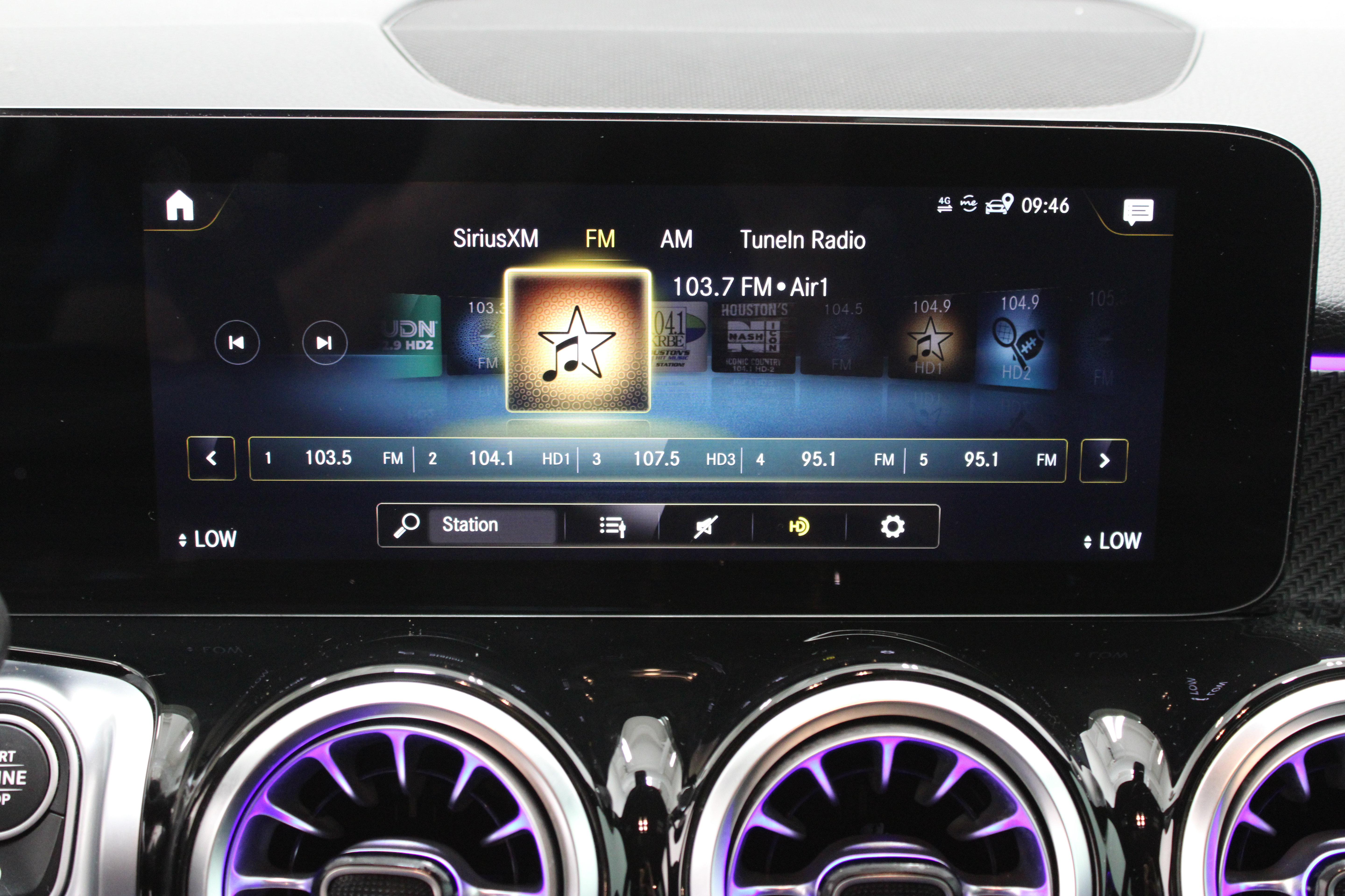 Used 2023 Mercedes-Benz GLB 35 AMG 4MATIC image 18