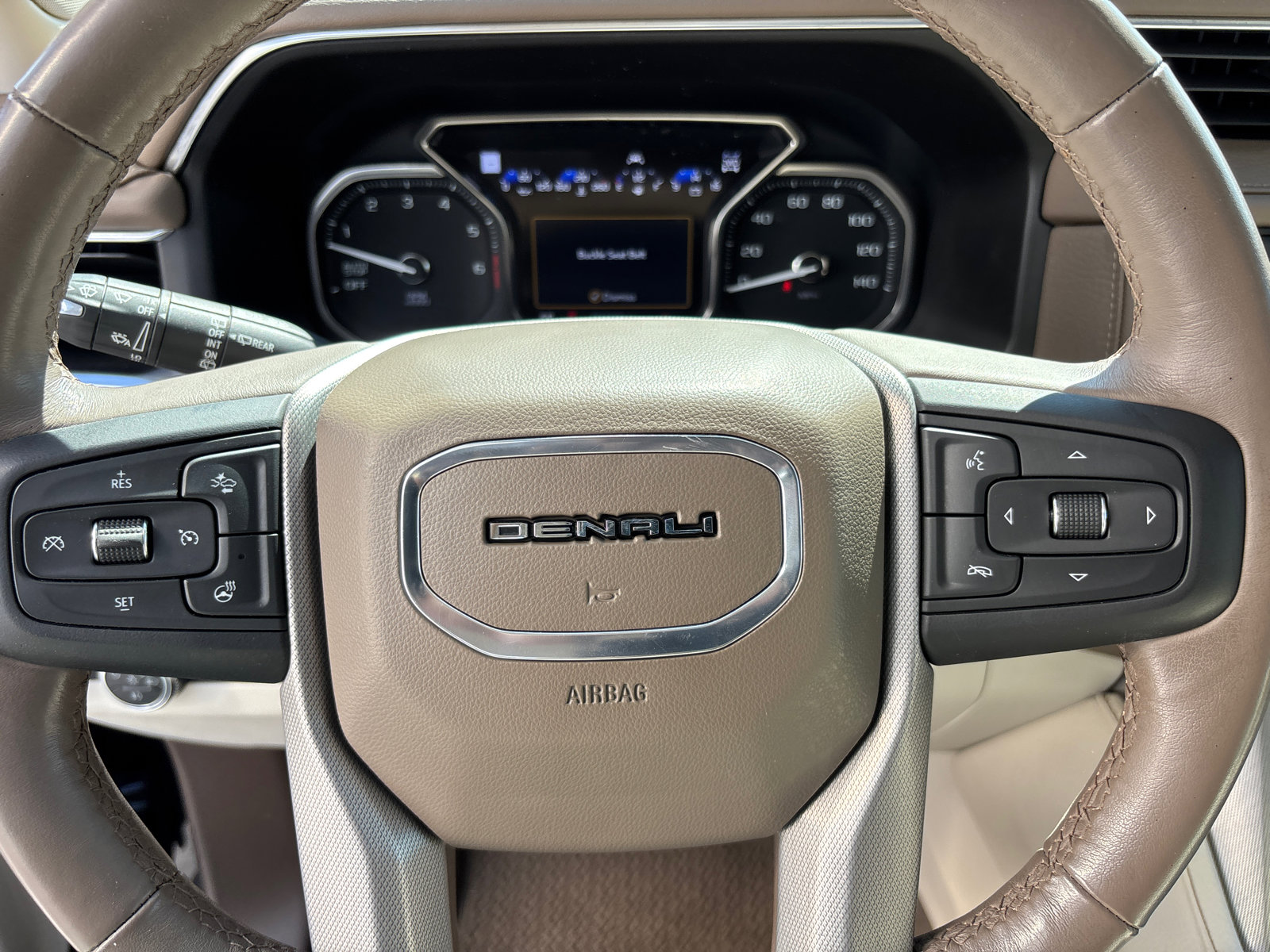 Used 2021 GMC Yukon Denali w/ Denali Premium Package image 17