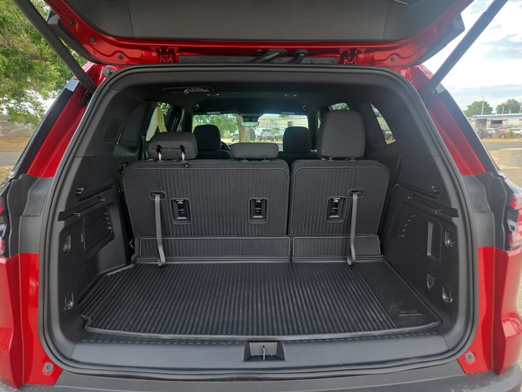 Used 2026 GMC Acadia Elevation w/ LPO, Floor Liner Package AWD/4WD image 18