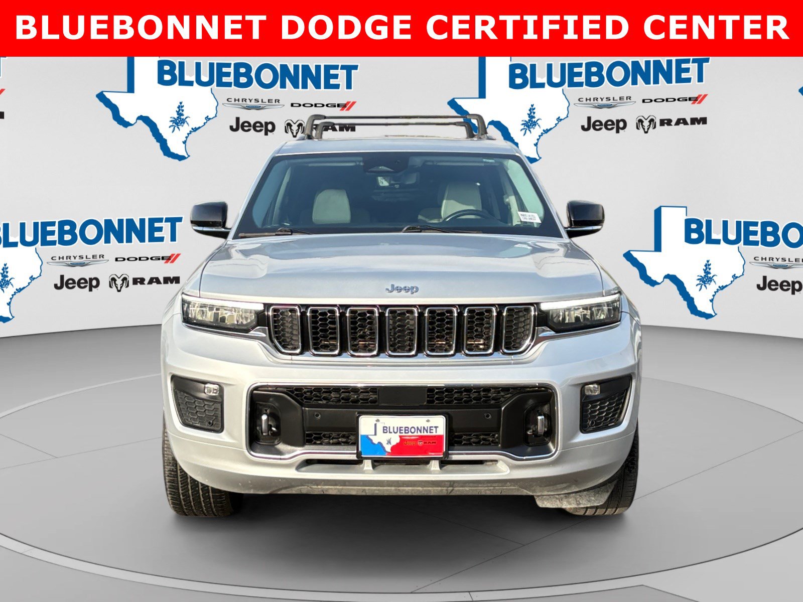 Used 2022 Jeep Grand Cherokee L Overland w/ Luxury Tech Group IV AWD/4WD image 2