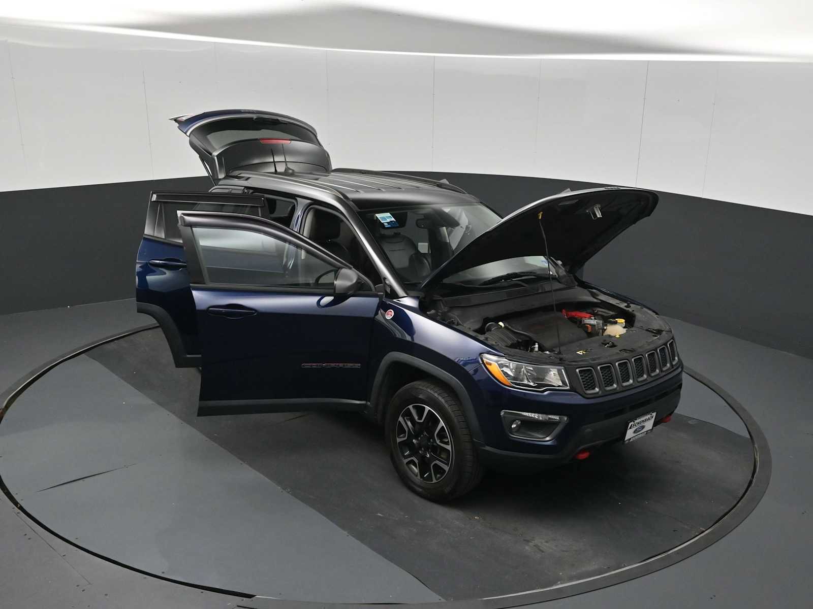 Used 2019 Jeep Compass Trailhawk w/ Popular Equipment Group AWD/4WD image 40