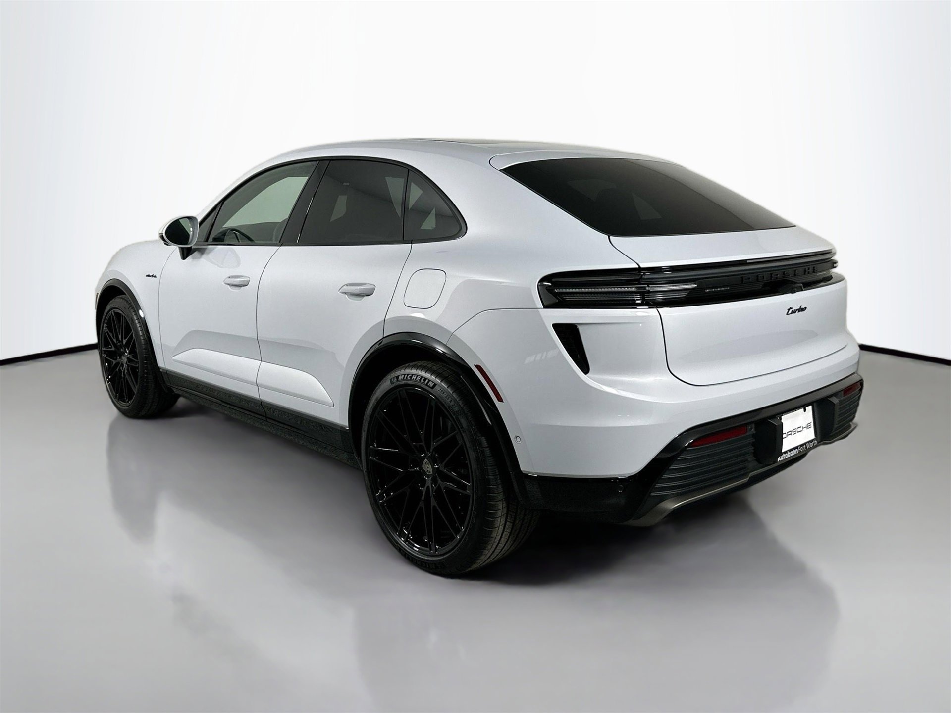 Certified 2025 Porsche Macan Turbo Electric image 3