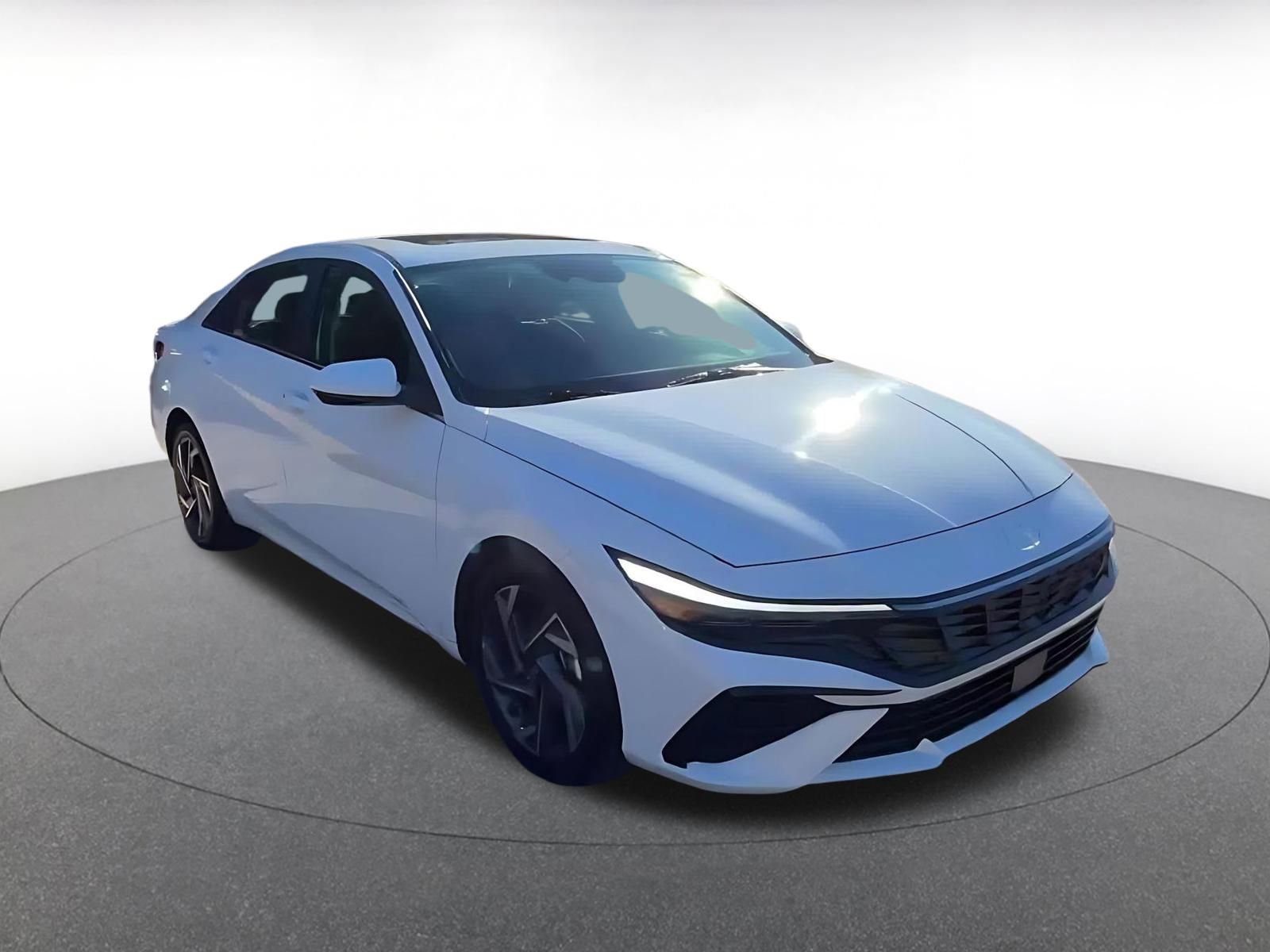 Used 2025 Hyundai Elantra SEL image 3