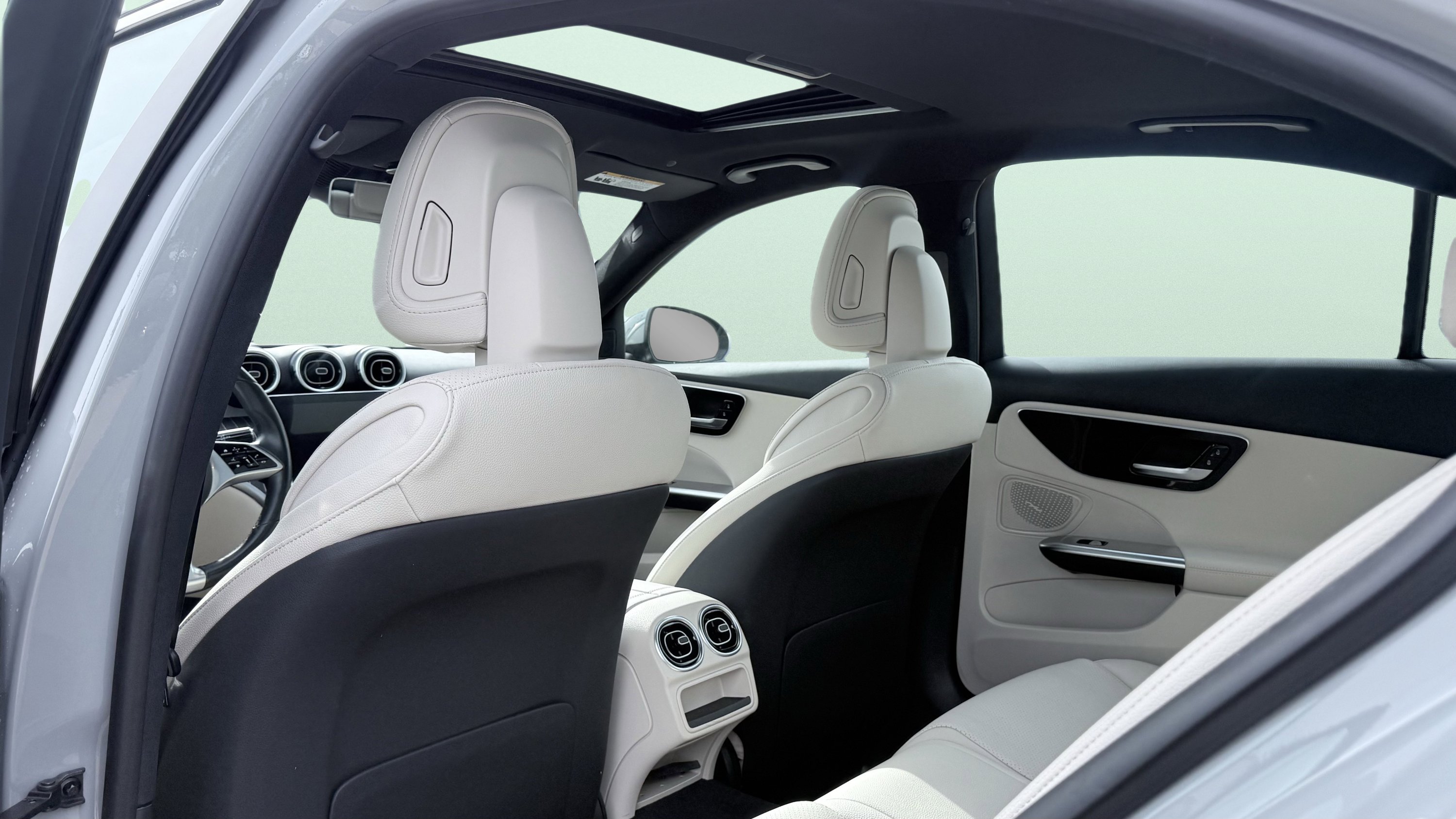 Used 2025 Mercedes-Benz C 300 Sedan image 34