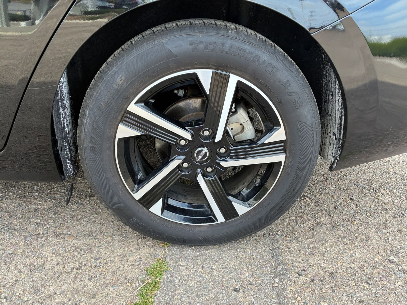 Used 2025 Nissan Sentra SV FWD image 28