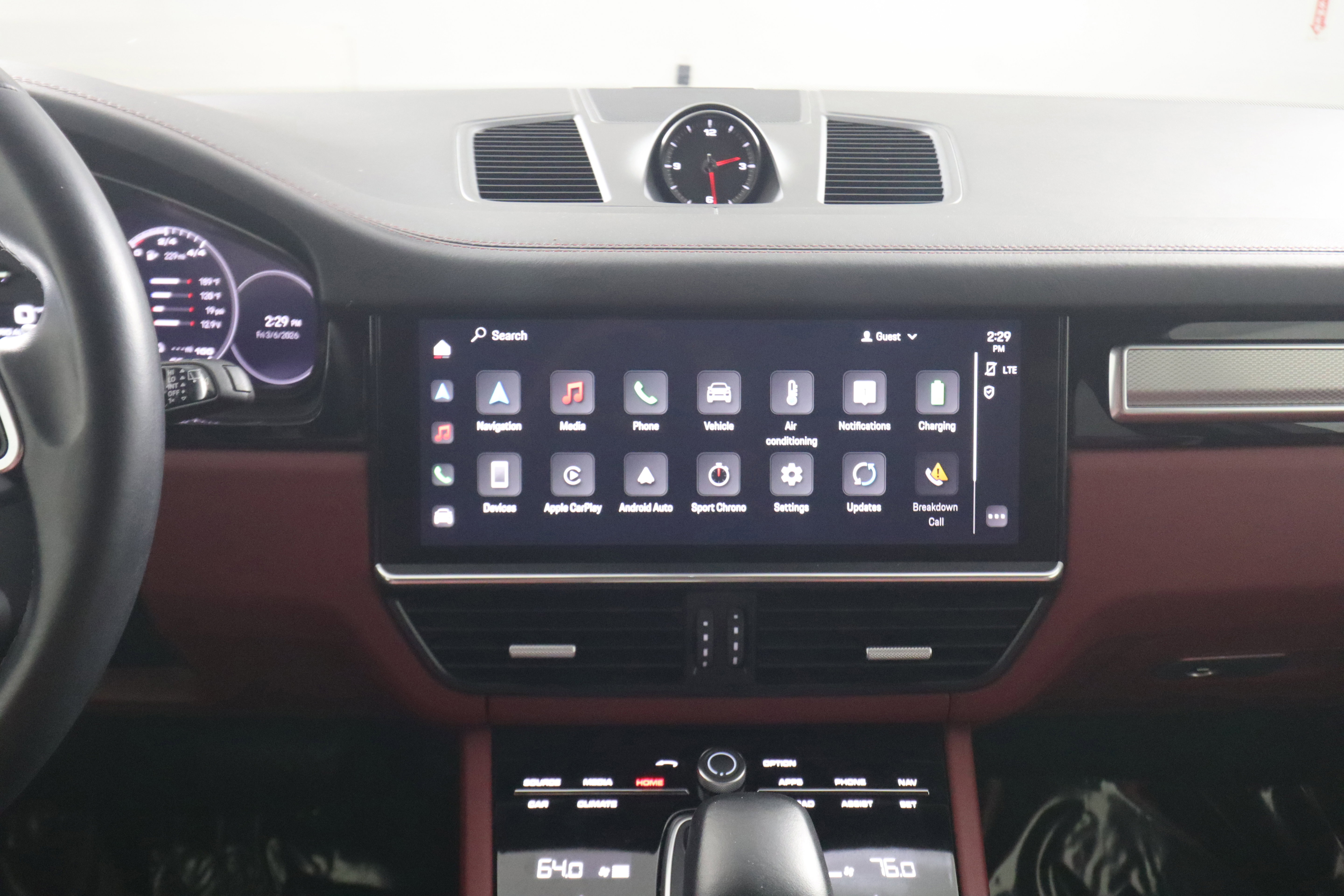 Certified 2023 Porsche Cayenne Platinum Edition image 19