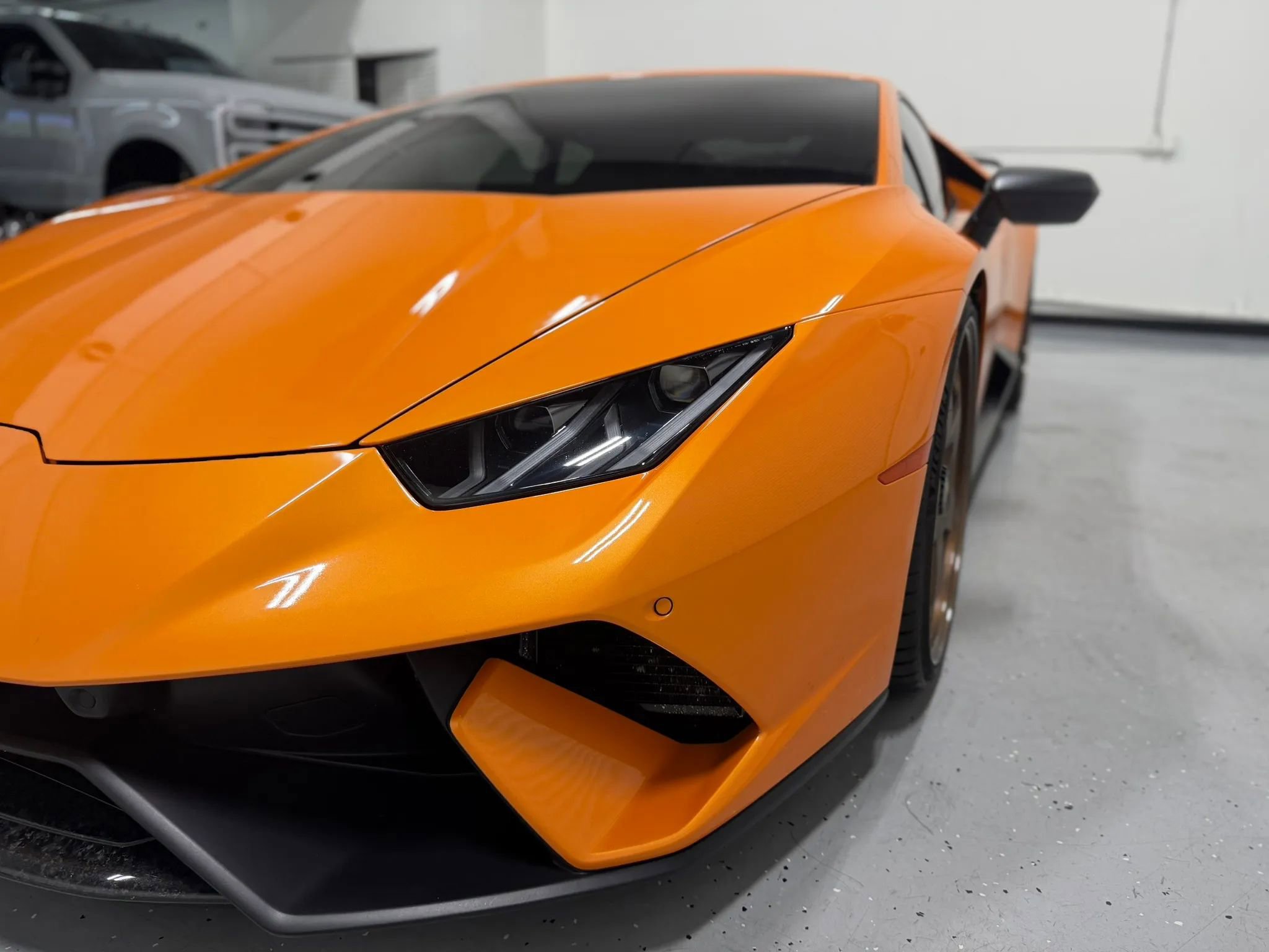 Used 2018 Lamborghini Huracan Performante AWD/4WD image 25