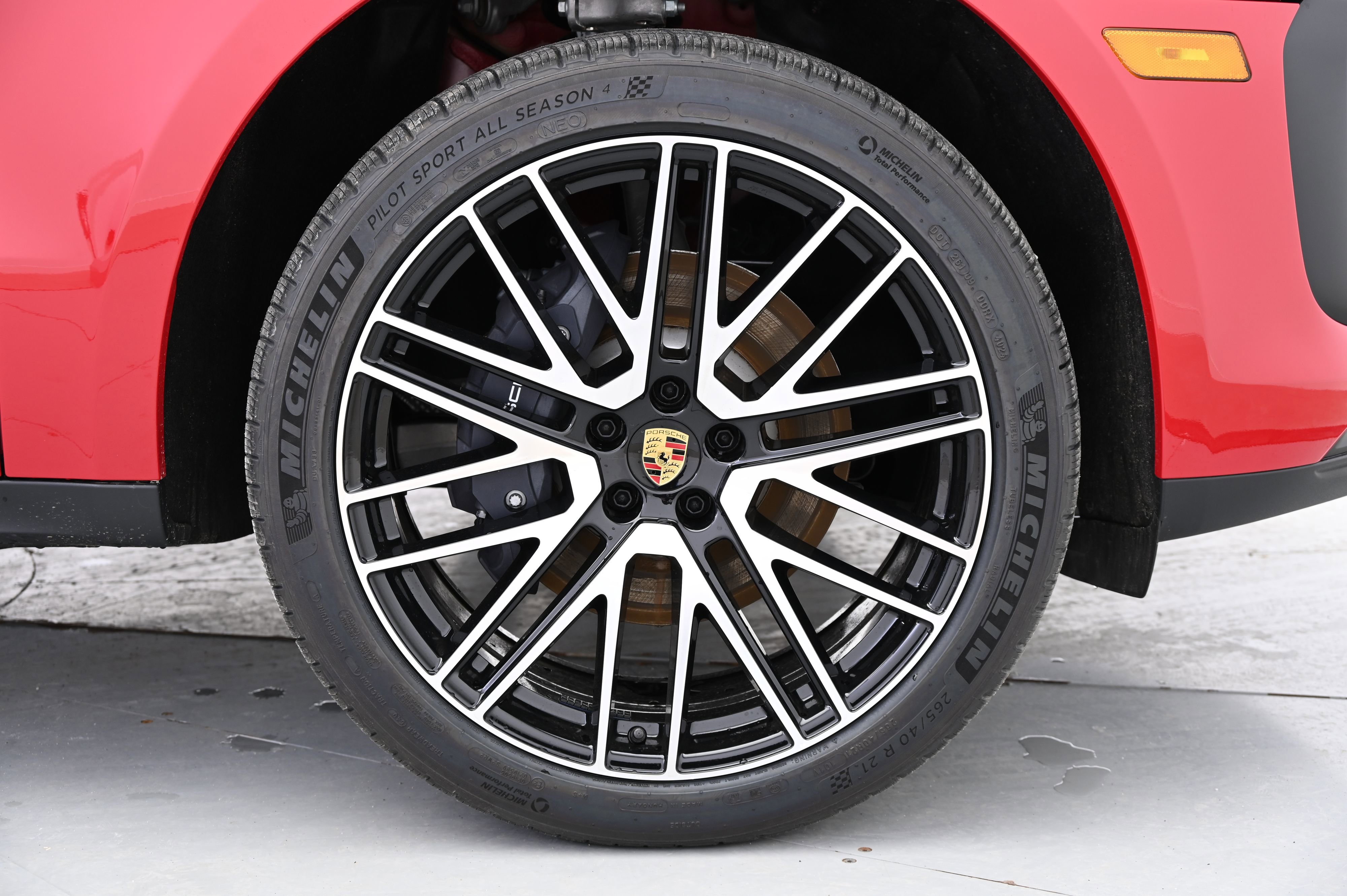 Used 2025 Porsche Macan image 18