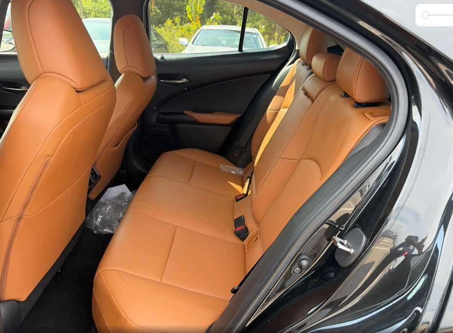 Used 2022 Lexus UX 200 w/ Accessory Package (Z2) FWD image 8