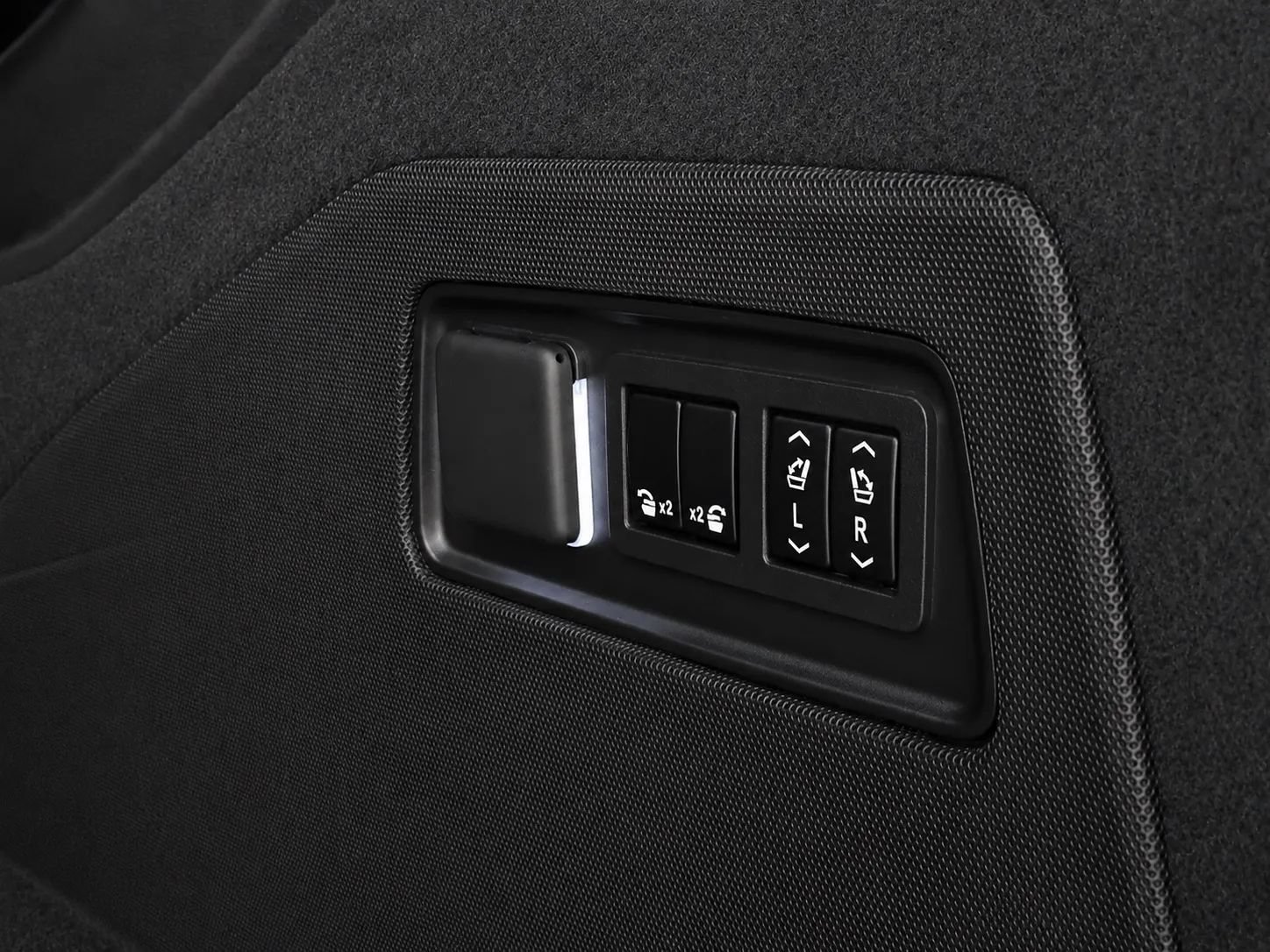 Used 2023 Cadillac Escalade ESV Luxury RWD image 19