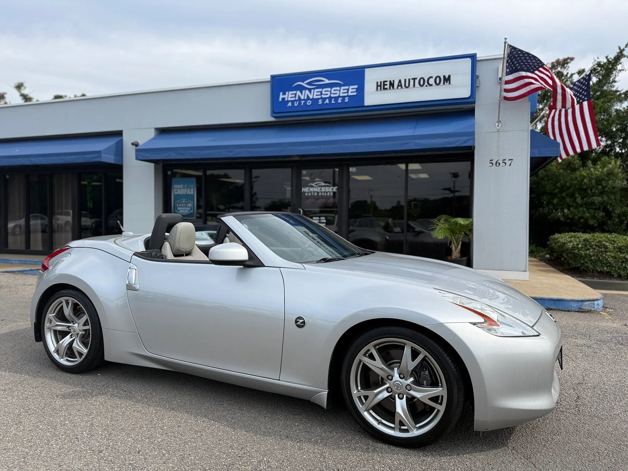 Used 2010 Nissan 370Z Touring w/ Sport Pkg RWD image 23