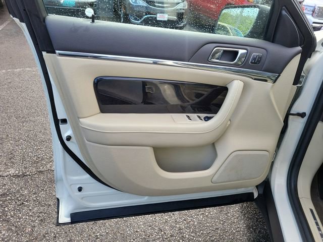 Used 2013 Lincoln MKS AWD image 15