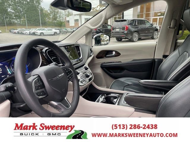 Used 2023 Chrysler Pacifica Limited image 11