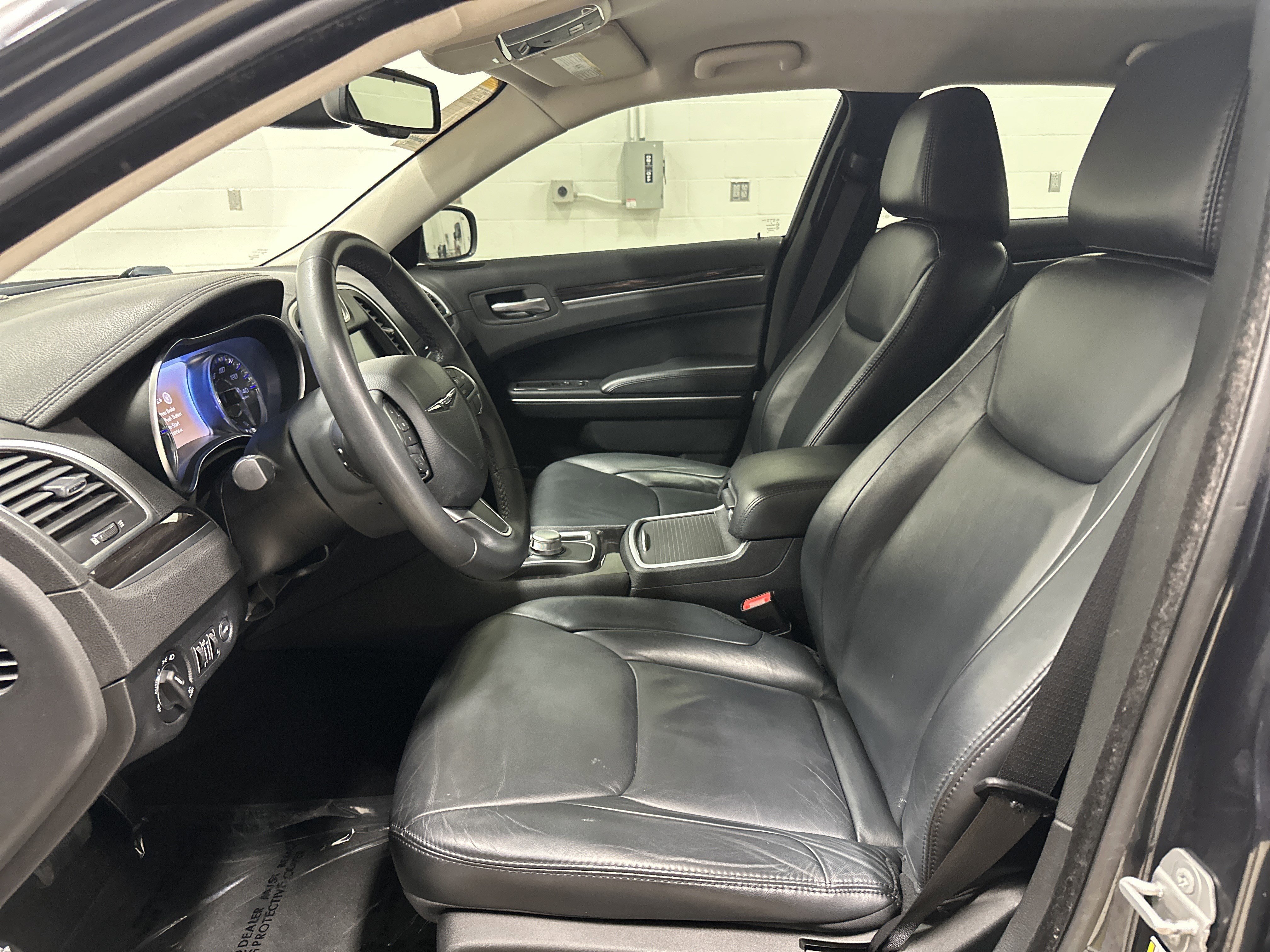 Used 2015 Chrysler 300 Limited w/ Driver Convenience Group image 16
