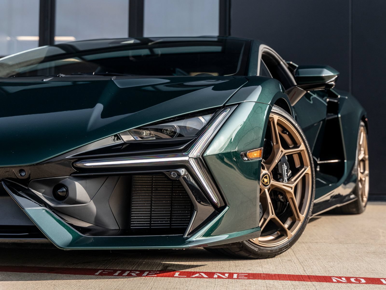 Used 2025 Lamborghini Revuelto AWD/4WD image 21