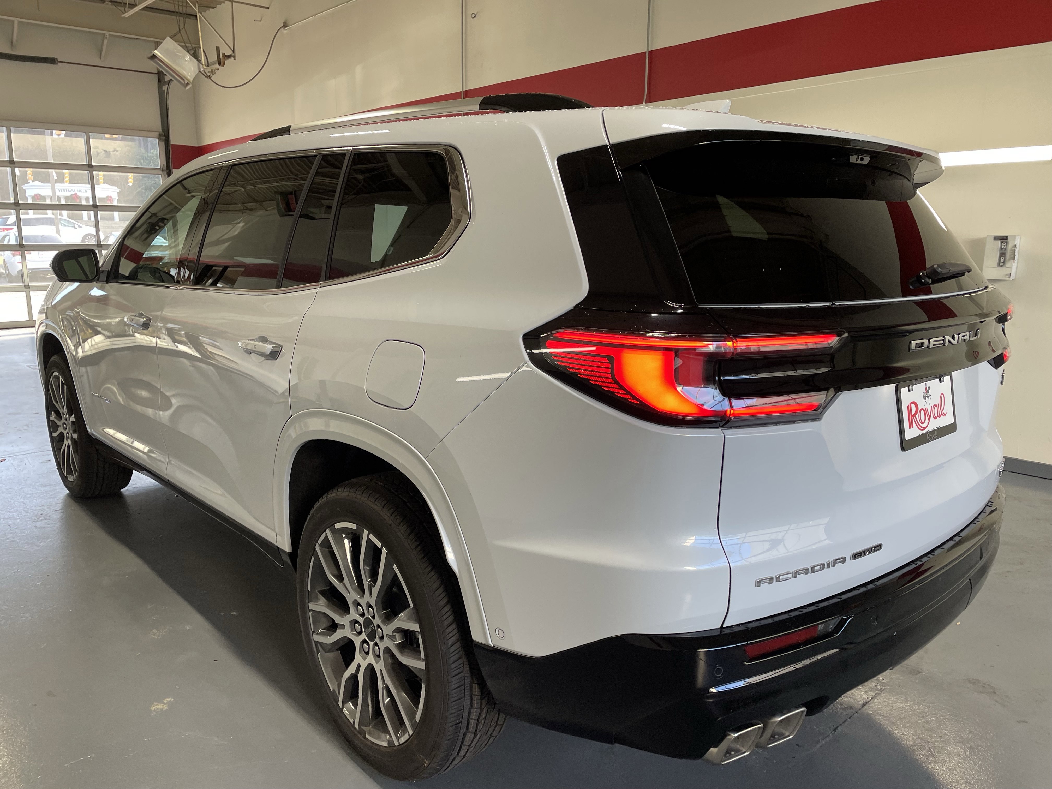 New 2026 GMC Acadia Denali Ultimate w/ LPO, Floor Liner Package image 6