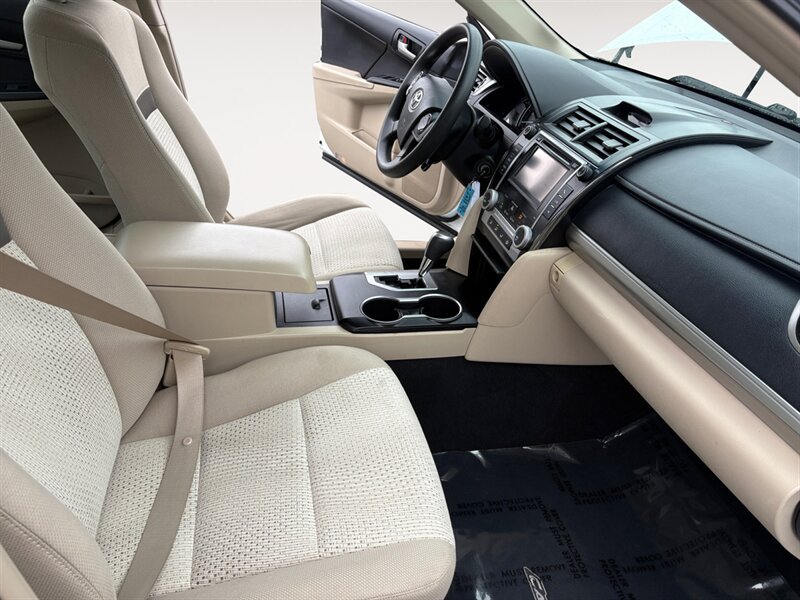 Used 2013 Toyota Camry LE FWD image 16
