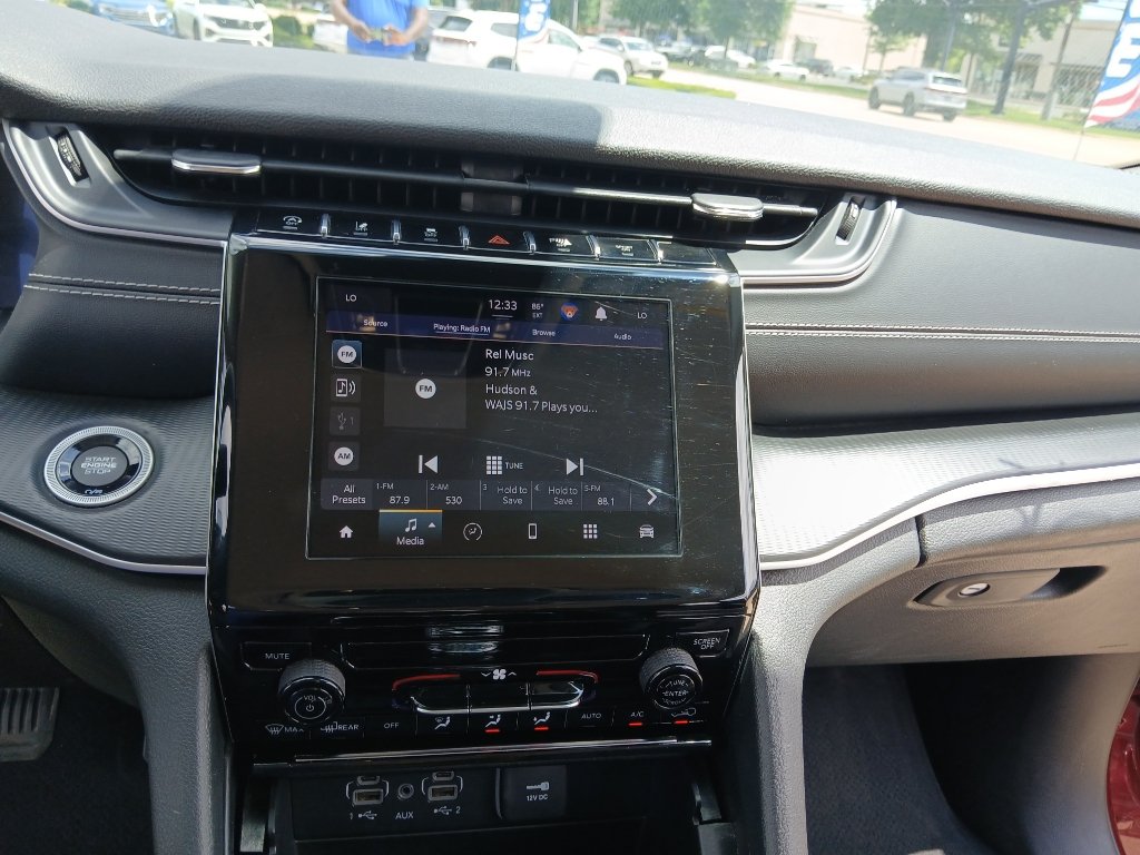 Used 2023 Jeep Grand Cherokee Laredo RWD image 15
